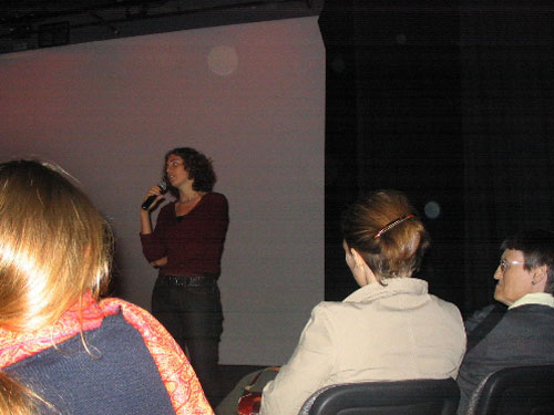 Filmmaker Annemarie Jacir speaks to the audience